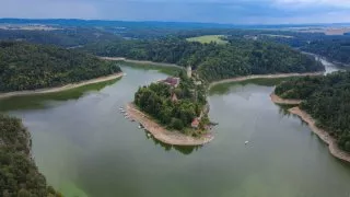 Odhalené břehy Vltavy