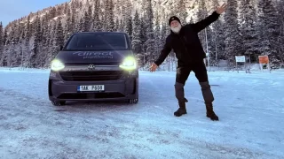 Laponsko na lyžích: Z Česka do finské zimy s celou rodinou a se psem ve Volkswagenu Caravelle