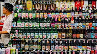 Thajsko ruší alkoholový zákaz. Novinka má do země dostat více turistů, kteří rádi popíjejí
