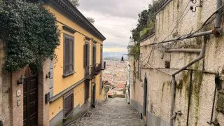 Fotr na tripu 11, Neapol II