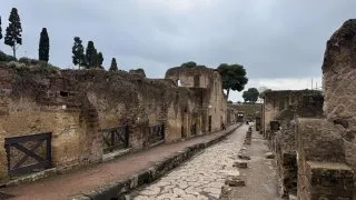 Fotr na tripu 11, Neapol