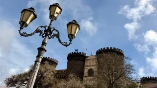 Fotr na tripu 11, Neapol II