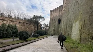 Fotr na tripu 11, Neapol II