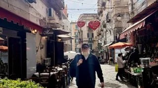 Fotr na tripu 11, Neapol II