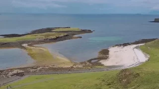 Jmenuje se Coral Beach, vypadá jak z tropického ráje, ale najdete ji na místě, kde to vůbec nečekáte