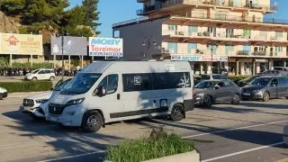 Elba s obytným autem