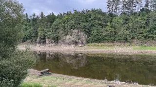 Odhalené břehy Vltavy