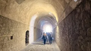 Fotr na tripu 11, Neapol II