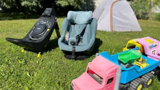 Vydržela kamení i řádnou nevolnost. Dětská autosedačka Thule Elm potěší nejen snadnou instalací
