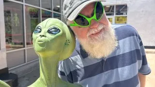 Fotr na tripu 12, Roswell