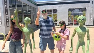 Fotr na tripu 12, Roswell