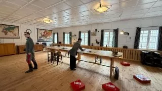 Fotr na tripu 9, Vlčí doupě