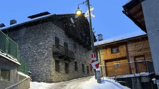 Svetr Markéty Pekarové je aktuální i dnes. Turisty oblíbený stát omezuje topení nejen kvůli Ukrajině