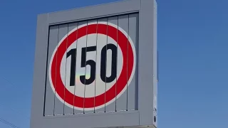 Cestování rychlostí 150 km/h je v Česku realitou. Na dálnici D3 už řidiči mohou šlápnout na plyn