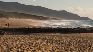 Jedna z nejhezčích pláží světa nabízí duny, opuštěné domy, historii a doly. Najdete ji v Evropě