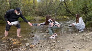 Dawson City: Zlato, whisky, kankán a Fotr popíjející panáka se skutečným lidským palcem