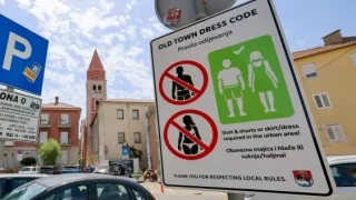 Pokuta až 3100 Kč za plavky. Chorvatsko zavádí zóny, které mají předepsaný dress code