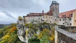 Saský hrad Hohnstein je malebný, ale s temnou historií. V jeho okolí je spousta turistických tras