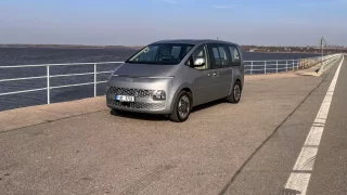 Hyundai Staria HEV: Kosmický cestovatel vyměnil diesel za hybrid. Něco tím získal, něco ztratil