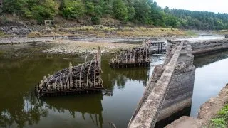 Orlická přehrada bez vody