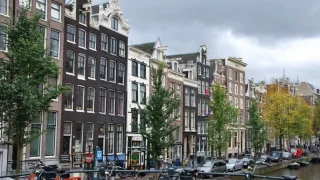 Amsterdam chystá další razantní omezení pro ubytování. Týká se i oblíbených čtvrtí