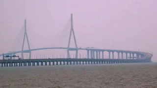 Jeden z největších visutých mostů světa způsobí závrať i otrlým. Však se na to podívejte