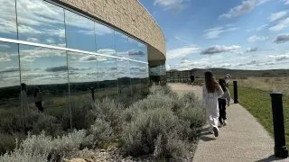 Fotr na tripu 10, dinosauři