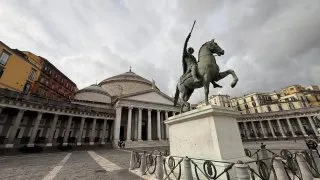 Fotr na tripu 11, Neapol II