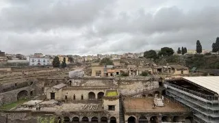 Fotr na tripu 11, Neapol