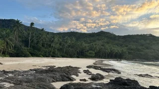 Island hopping na Palawanu: Hromada pláží, plavba lodí po podzemní řece nebo focení s krokodýlem