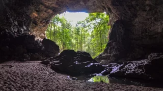 Adrenalin v Belize: Vyrazili jsme do džungle, která je plná skal, jeskyň a vodopádů