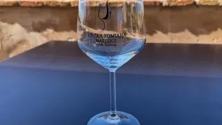 Trip Slovinsko 2026: Vinná a olivová fontána Marez