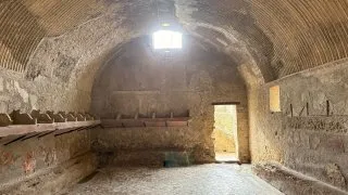 Fotr na tripu 11, Neapol