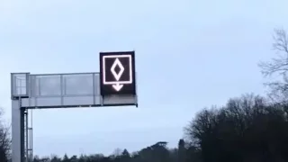 Za porušení této zvláštní značky je od května rozesílána pokuta 3400 Kč. Ve Francii proto pozor