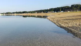 Křišťálově čistá voda a pláže jak u moře jen dvě hodiny od Prahy. Krušné hory nabídnou také štoly