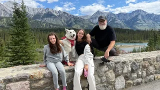 Banff: Ledovce, tyrkysová jezera, fronty turistů, losí trus a české čau uprostřed skal