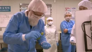 Jídelna doslova vysoké kvality. Takhle se připravují jídla, která lidé konzumují 10 kilometrů vysoko