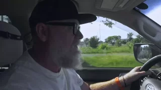 Vzpomínka na cestování s důsledky covidu. Zavřené malé přechody a hodinové čekání. Fotr to zvládl