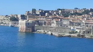 Elba s obytným autem
