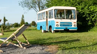 Nejen stará Karosa, za 2500 Kč lze na Slovensku spát také v autobusu Ikarus