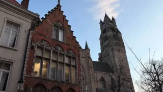 Fotr na tripu 11, Bruggy