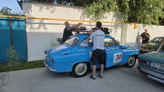 Galerie: S Tatrou 603 a škodovkami projíždíme Kazachstán. Je tu vedro a místo silnic tankodrom