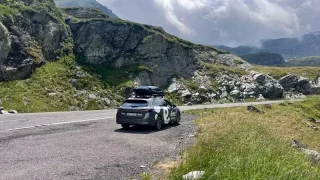 Ukážeme, co v praxi znamená rumunský jazykolam Transfăgărășan. Stojí to za vyjížďku i se Superbem