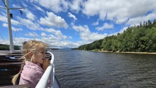 Kolem Lipna se dá ujet třicetikilometrový okruh i na inline bruslích. Musí ale pomoci lodní doprava