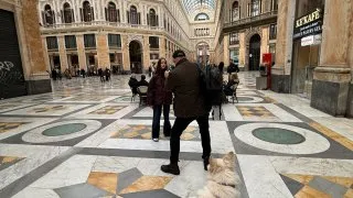 Fotr na tripu 11, Neapol