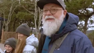 Tady Pepa utíkal před dinosaury. Fotr našel pobřeží jak z Jurského parku