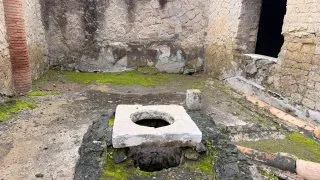 Fotr na tripu 11, Neapol