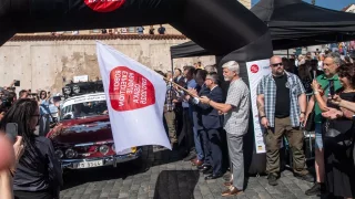 S Tatrou 603 jedeme po ose z Prahy až do Ósaky. Prezident Pavel odstartoval náš velkolepý trip