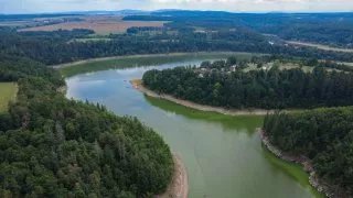Odhalené břehy Vltavy