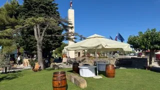 Trip Slovinsko 2026: Vinná a olivová fontána Marez